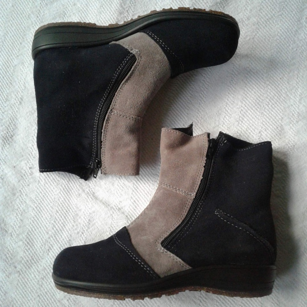 Martino Dark Blue Gray Suede Ankle Boots 7M Zip
